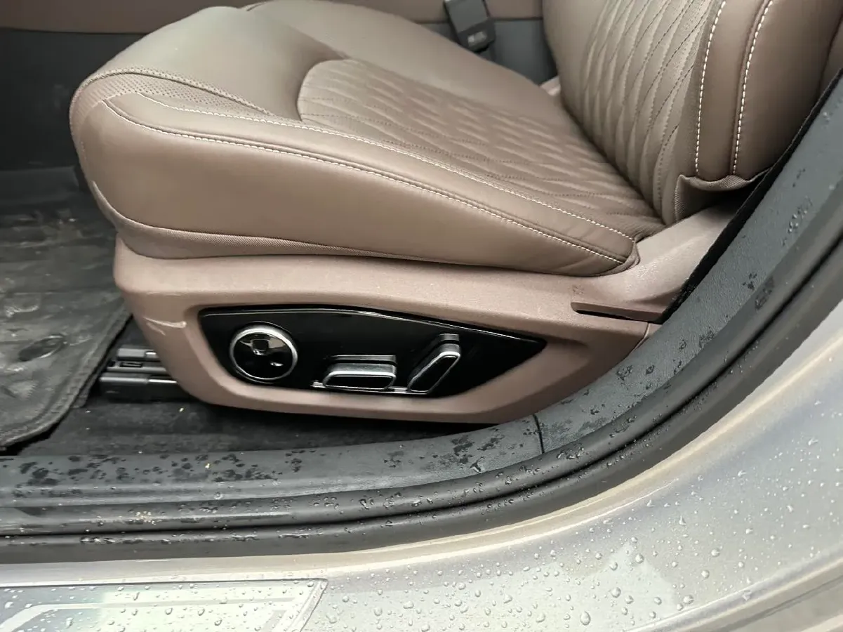 2018 Cadillac XT5 2.0T 269HP L4 9AT,autocango,china used car exporter,china ev exporter,chinese used car exporter,chinese used ev exporter