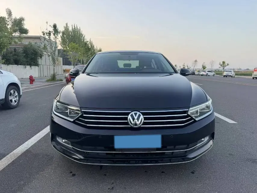 2018 Volkswagen Magotan 2.0T 220HP L4 7DCT,autocango,china used car exporter,china ev exporter,chinese used car exporter,chinese used ev exporter