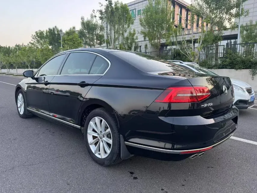 2018 Volkswagen Magotan 2.0T 220HP L4 7DCT,autocango,china used car exporter,china ev exporter,chinese used car exporter,chinese used ev exporter