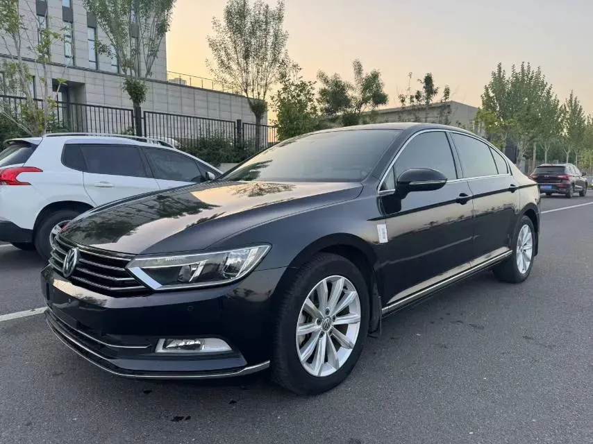 2018 Volkswagen Magotan 2.0T 220HP L4 7DCT,autocango,china used car exporter,china ev exporter,chinese used car exporter,chinese used ev exporter