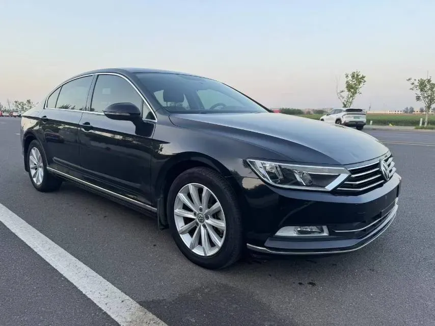 2018 Volkswagen Magotan 2.0T 220HP L4 7DCT,autocango,china used car exporter,china ev exporter,chinese used car exporter,chinese used ev exporter