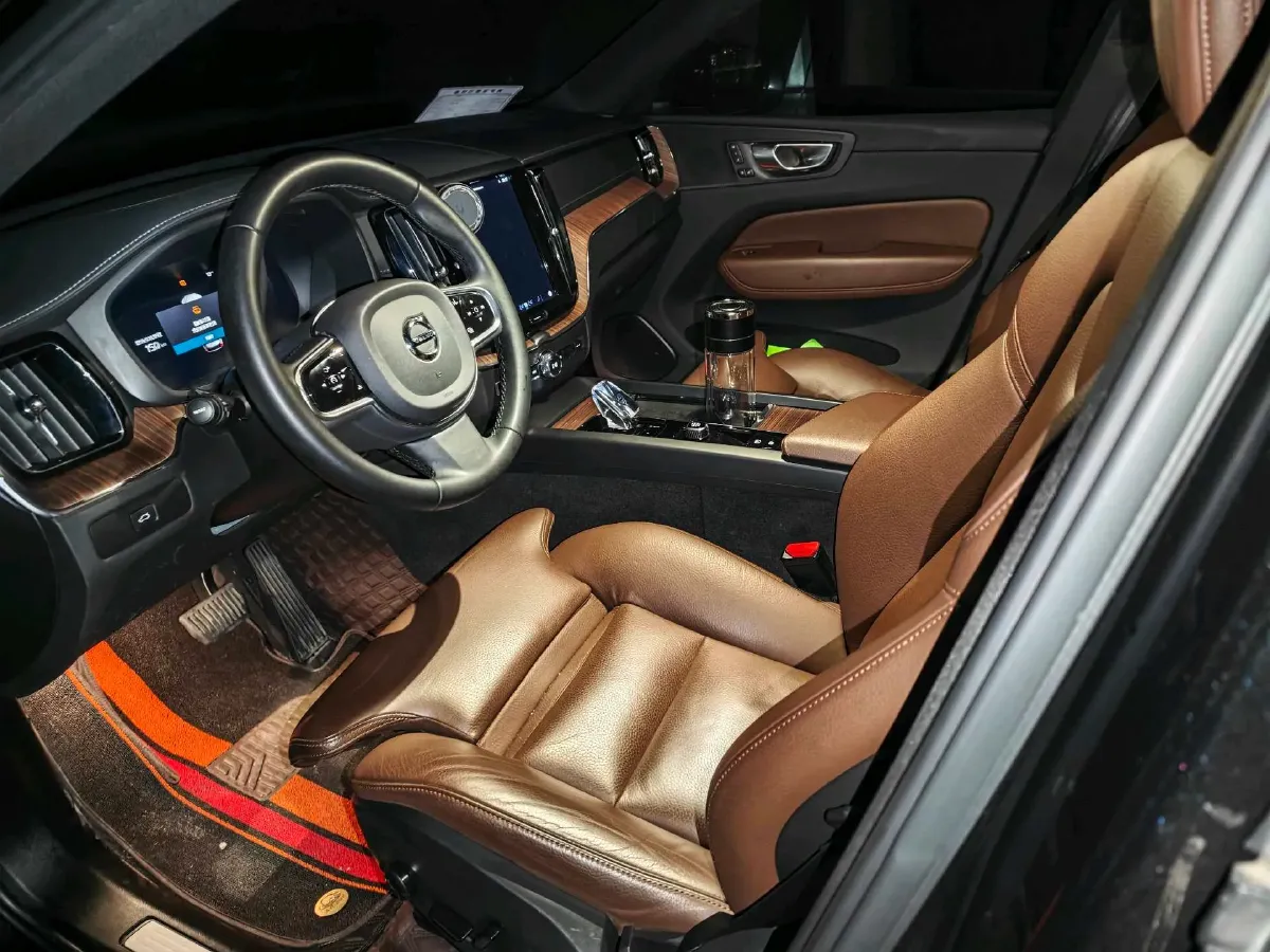 2023 Volvo XC60 2.0T 250HP L4 8AT,autocango,china used car exporter,china ev exporter,chinese used car exporter,chinese used ev exporter