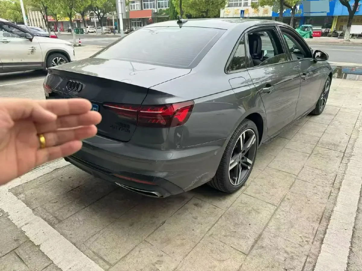2022 Audi A4L 2.0T 190HP L4 7DCT,autocango,china used car exporter,china ev exporter,chinese used car exporter,chinese used ev exporter