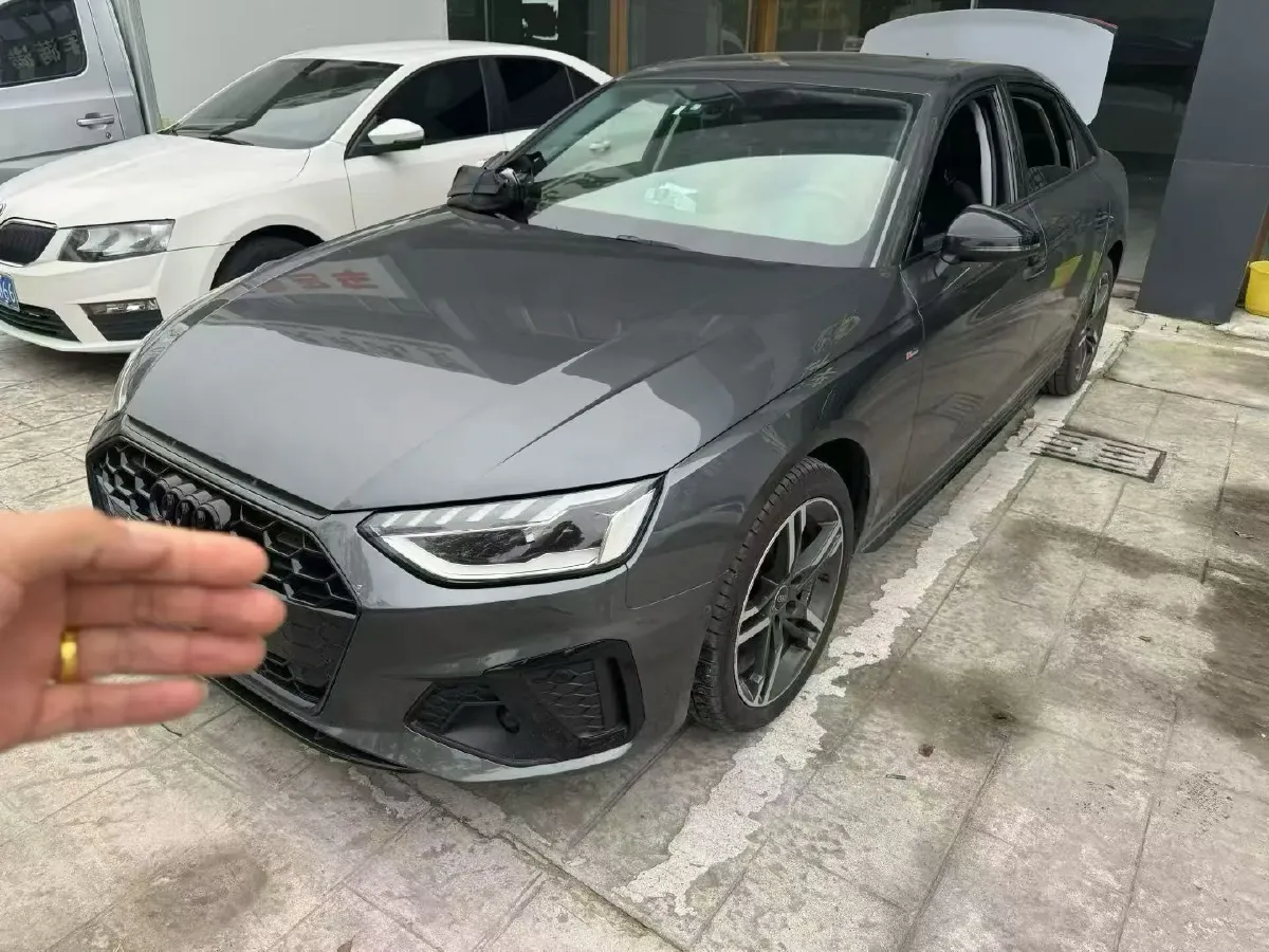 2022 Audi A4L 2.0T 190HP L4 7DCT,autocango,china used car exporter,china ev exporter,chinese used car exporter,chinese used ev exporter