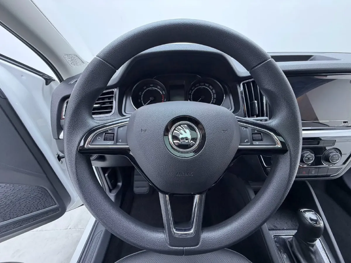 2022 Skoda Kamiq 1.5L 112HP L4 6AT,autocango,china used car exporter,china ev exporter,chinese used car exporter,chinese used ev exporter