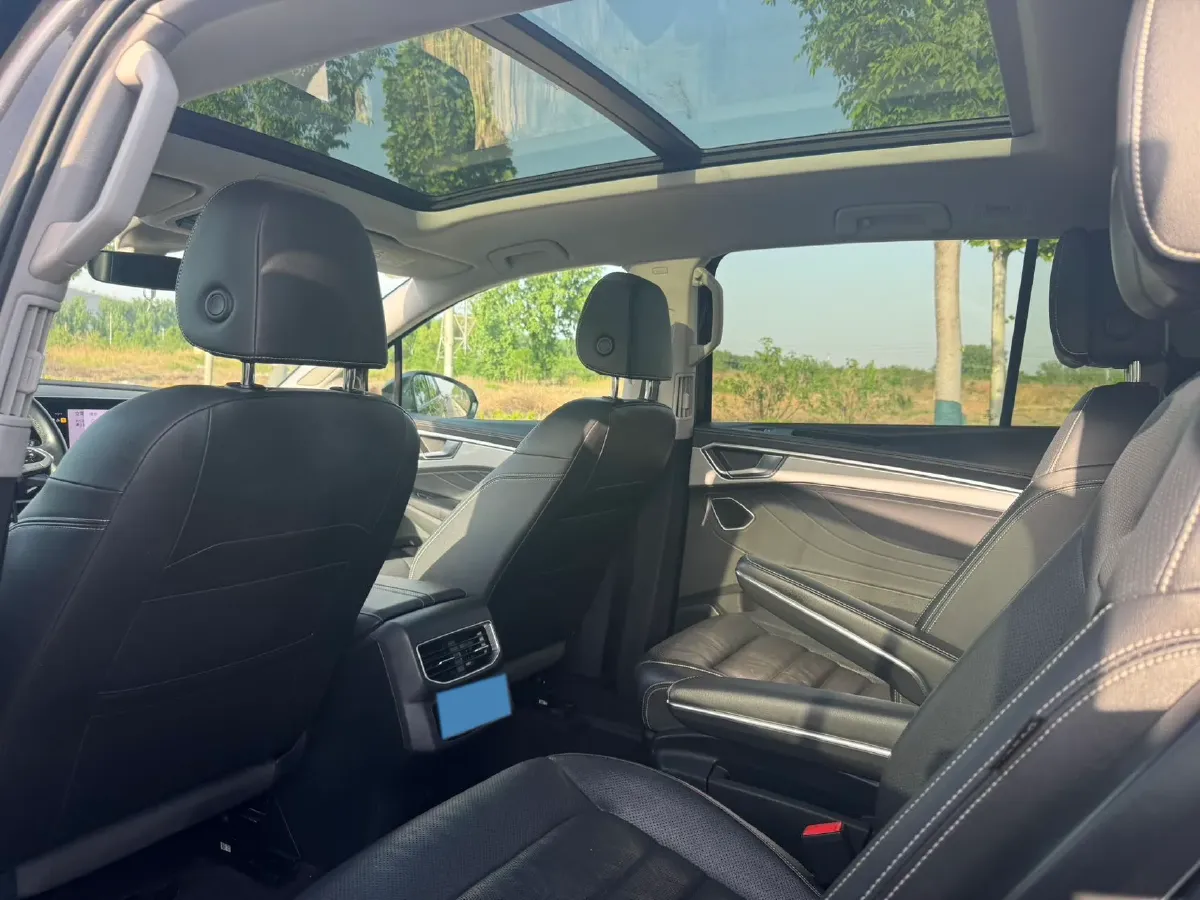 2023 Volkswagen Talagon 2.0T 220HP L4 7DCT,autocango,china used car exporter,china ev exporter,chinese used car exporter,chinese used ev exporter