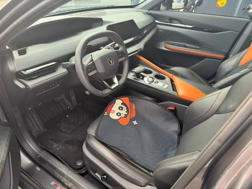 2022 ChangAn UNI-V 1.5T 188HP L4 7DCT,autocango,china used car exporter,china ev exporter,chinese used car exporter,chinese used ev exporter