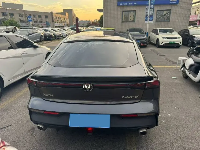 2022 ChangAn UNI-V 1.5T 188HP L4 7DCT,autocango,china used car exporter,china ev exporter,chinese used car exporter,chinese used ev exporter