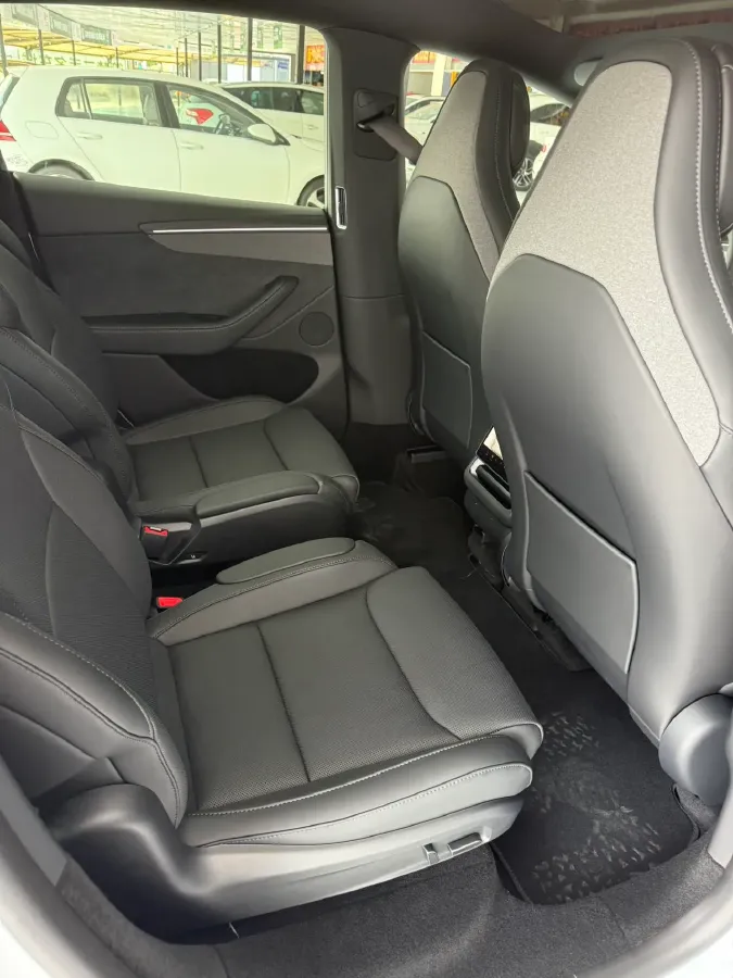 2025 Tesla Model Y L BEV,autocango,china used car exporter,china ev exporter,chinese used car exporter,chinese used ev exporter