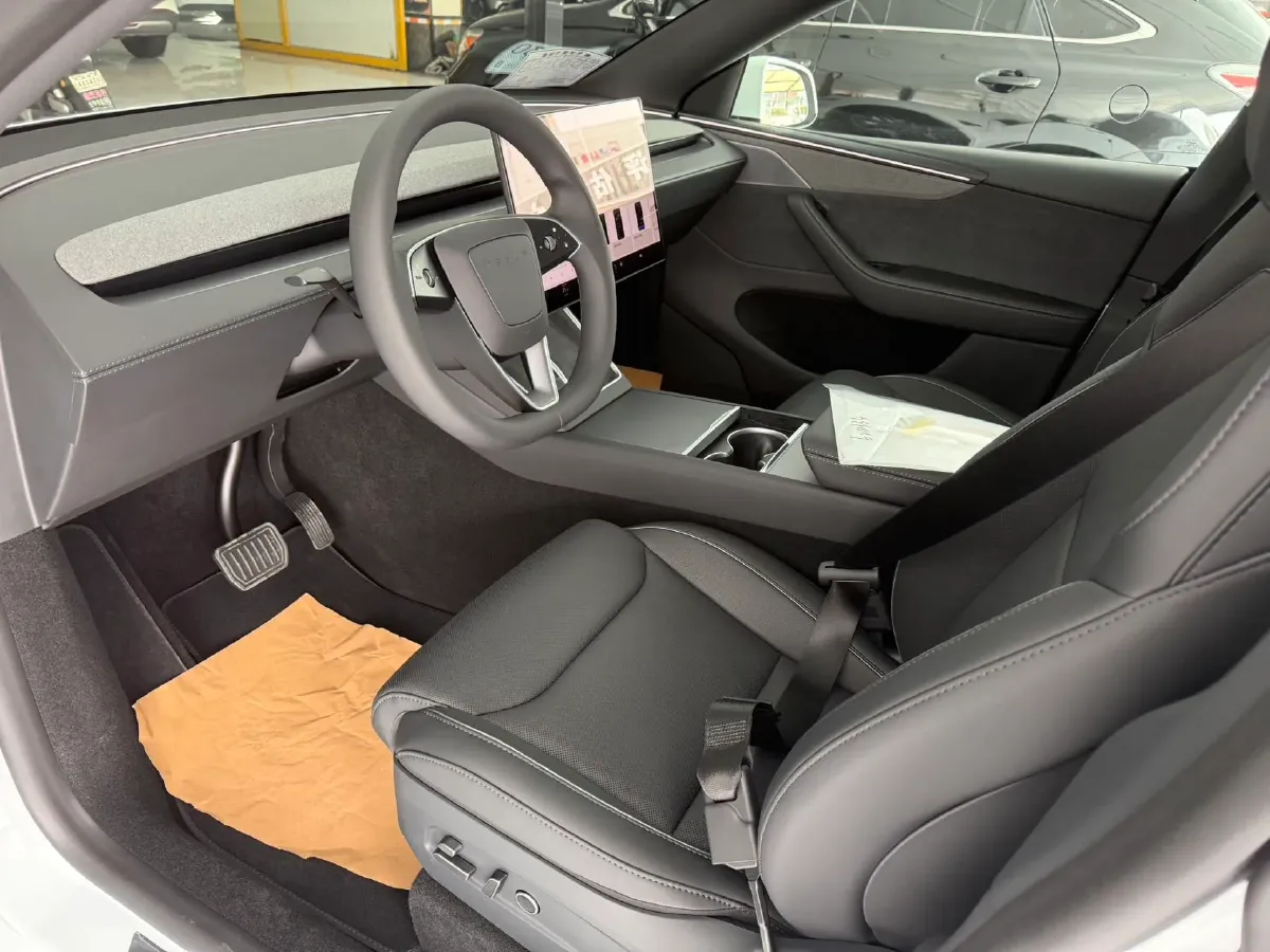 2025 Tesla Model Y L BEV,autocango,china used car exporter,china ev exporter,chinese used car exporter,chinese used ev exporter