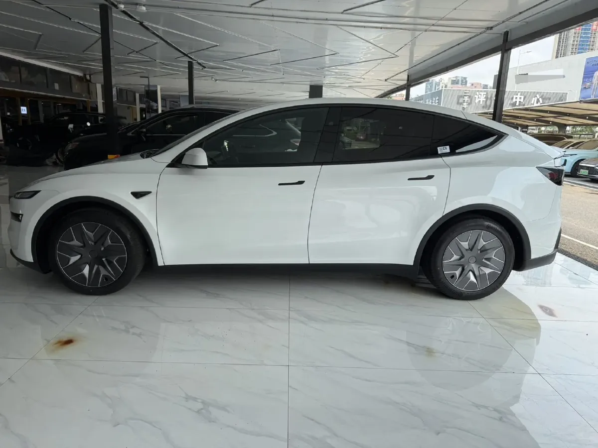 2025 Tesla Model Y L BEV,autocango,china used car exporter,china ev exporter,chinese used car exporter,chinese used ev exporter