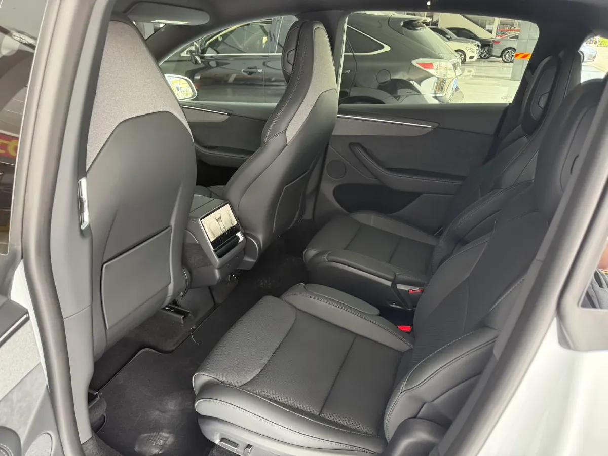 2025 Tesla Model Y L BEV,autocango,china used car exporter,china ev exporter,chinese used car exporter,chinese used ev exporter