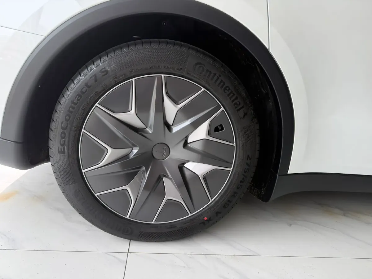 2025 Tesla Model Y L BEV,autocango,china used car exporter,china ev exporter,chinese used car exporter,chinese used ev exporter