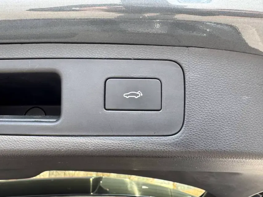 2020 Geely Okavango 1.8T 184HP L4 7DCT,autocango,china used car exporter,china ev exporter,chinese used car exporter,chinese used ev exporter