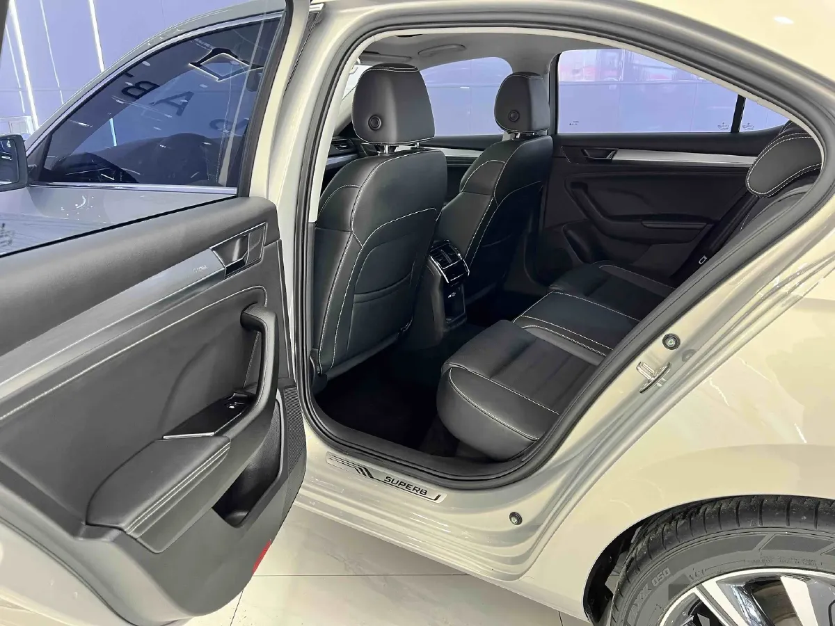 2022 Skoda Superb 1.4T 150HP L4 7DCT,autocango,china used car exporter,china ev exporter,chinese used car exporter,chinese used ev exporter