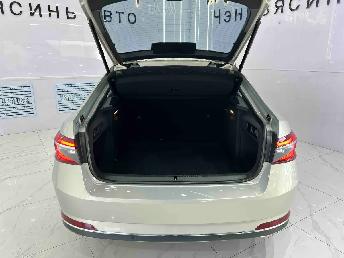 2022 Skoda Superb 1.4T 150HP L4 7DCT,autocango,china used car exporter,china ev exporter,chinese used car exporter,chinese used ev exporter