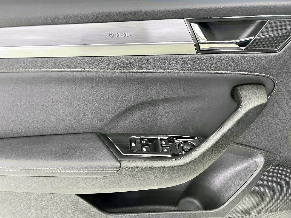 2022 Skoda Superb 1.4T 150HP L4 7DCT,autocango,china used car exporter,china ev exporter,chinese used car exporter,chinese used ev exporter