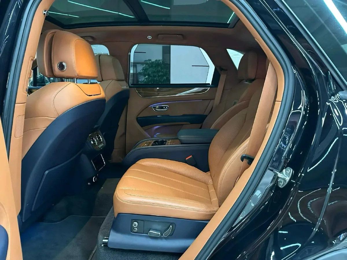 2021 Bentley Bentayga 4.0T 550HP V8 8AT,autocango,china used car exporter,china ev exporter,chinese used car exporter,chinese used ev exporter