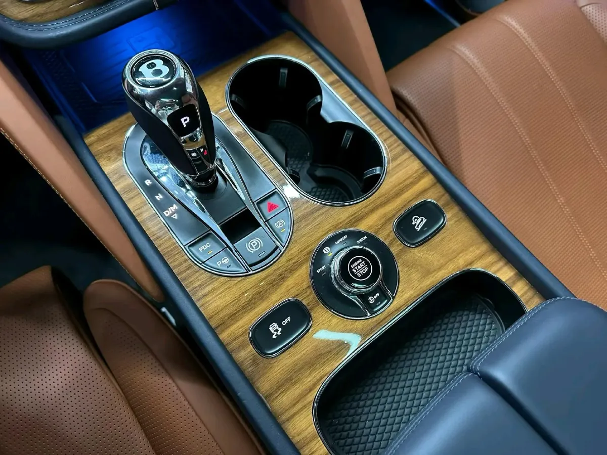 2021 Bentley Bentayga 4.0T 550HP V8 8AT,autocango,china used car exporter,china ev exporter,chinese used car exporter,chinese used ev exporter