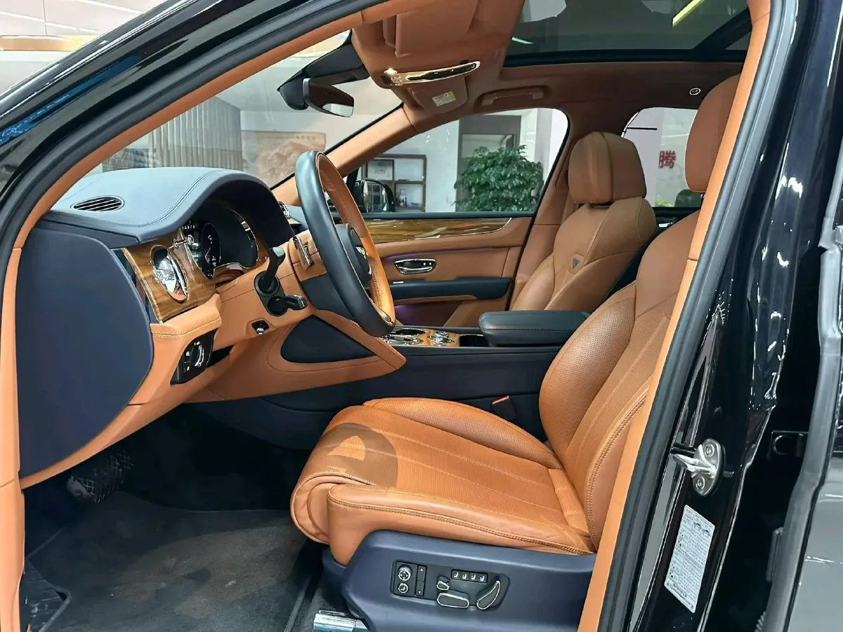 2021 Bentley Bentayga 4.0T 550HP V8 8AT,autocango,china used car exporter,china ev exporter,chinese used car exporter,chinese used ev exporter