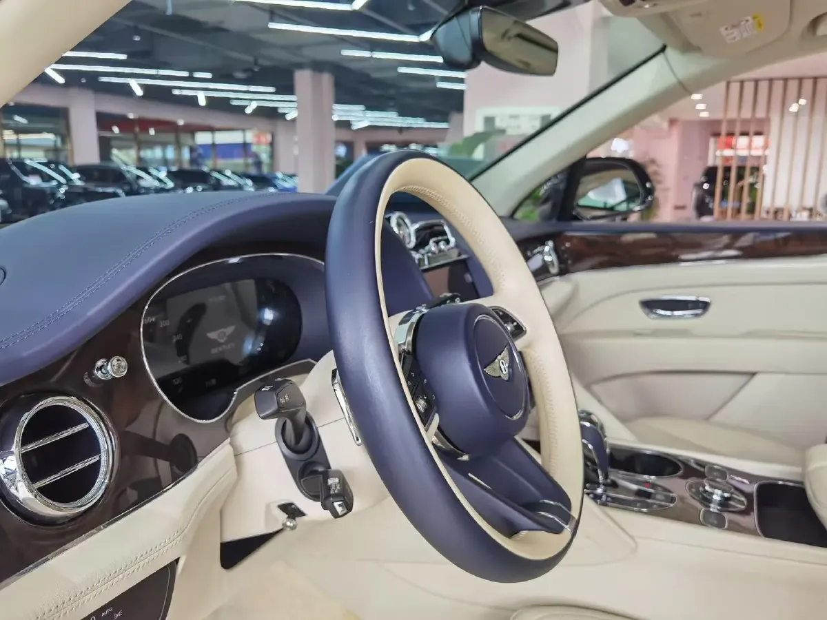 2021 Bentley Bentayga 4.0T 550HP V8 8AT,autocango,china used car exporter,china ev exporter,chinese used car exporter,chinese used ev exporter