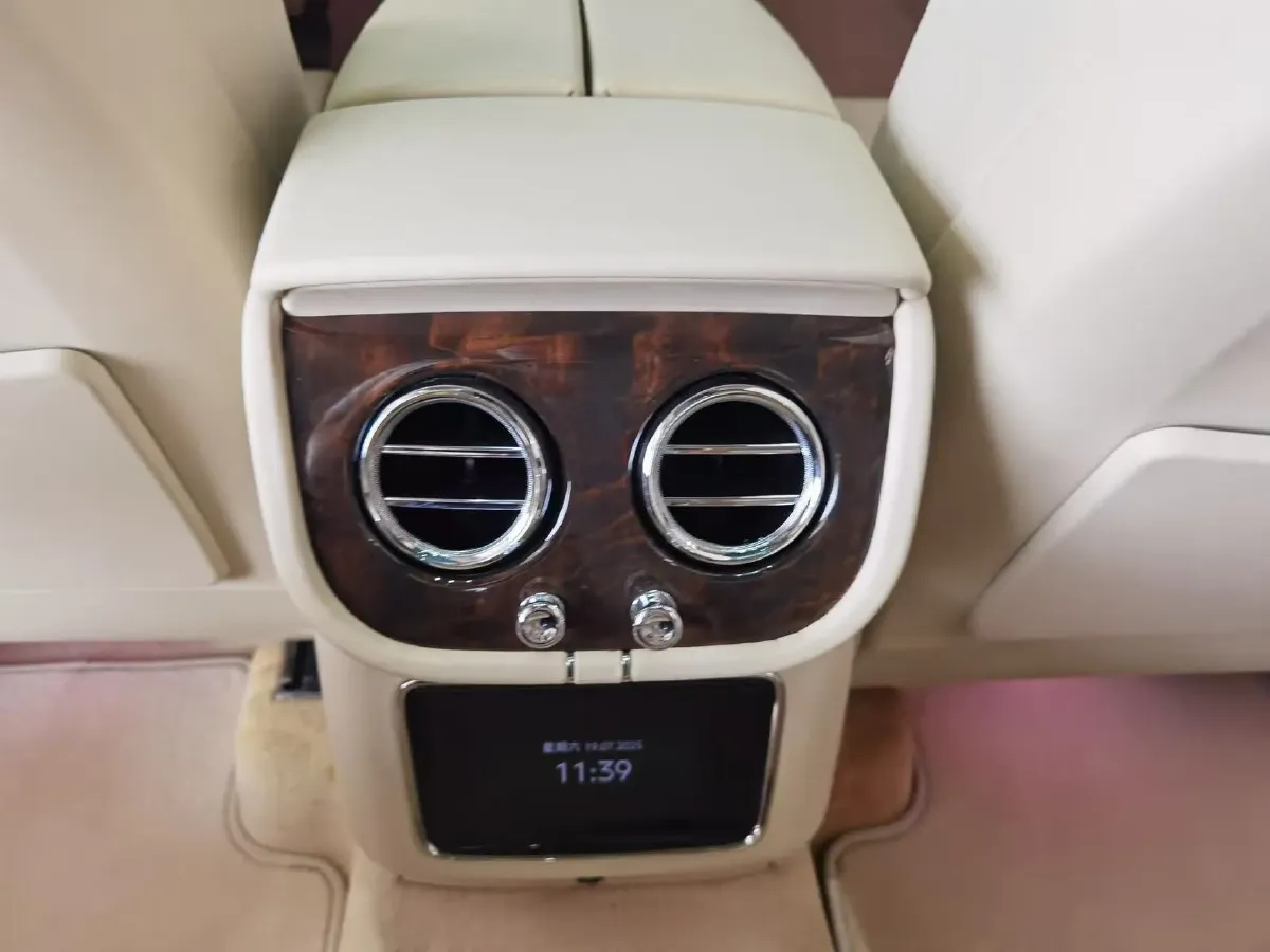 2021 Bentley Bentayga 4.0T 550HP V8 8AT,autocango,china used car exporter,china ev exporter,chinese used car exporter,chinese used ev exporter