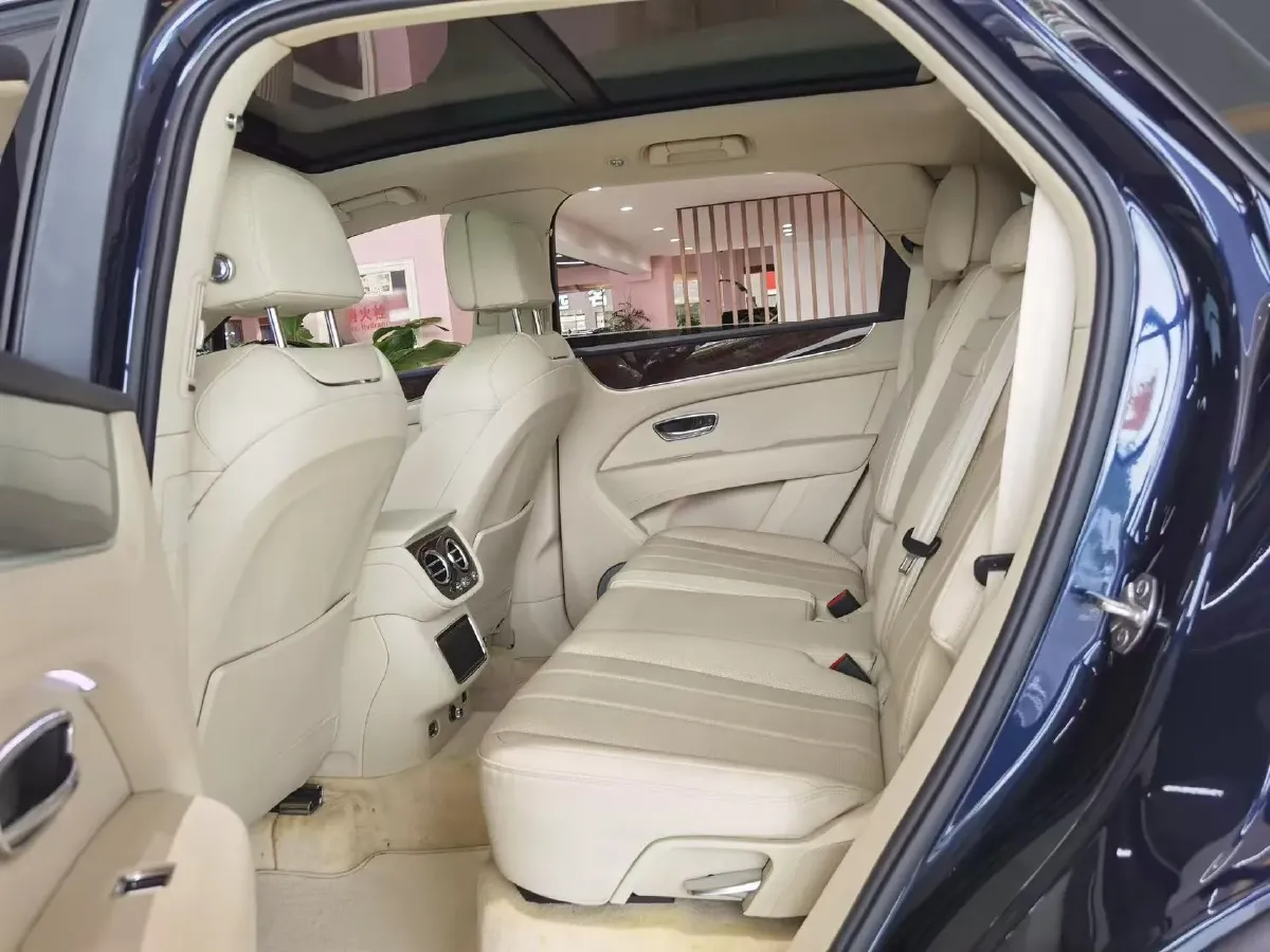 2021 Bentley Bentayga 4.0T 550HP V8 8AT,autocango,china used car exporter,china ev exporter,chinese used car exporter,chinese used ev exporter