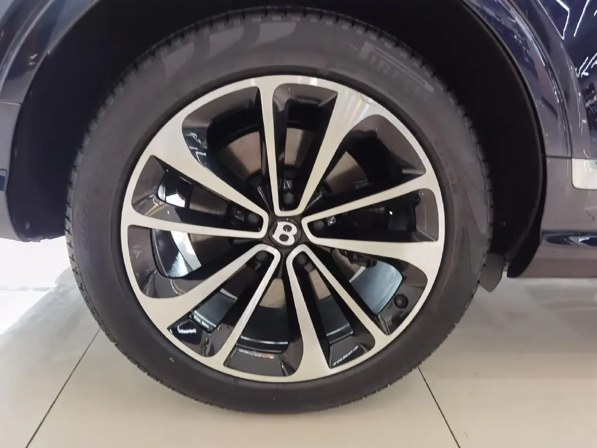 2021 Bentley Bentayga 4.0T 550HP V8 8AT,autocango,china used car exporter,china ev exporter,chinese used car exporter,chinese used ev exporter