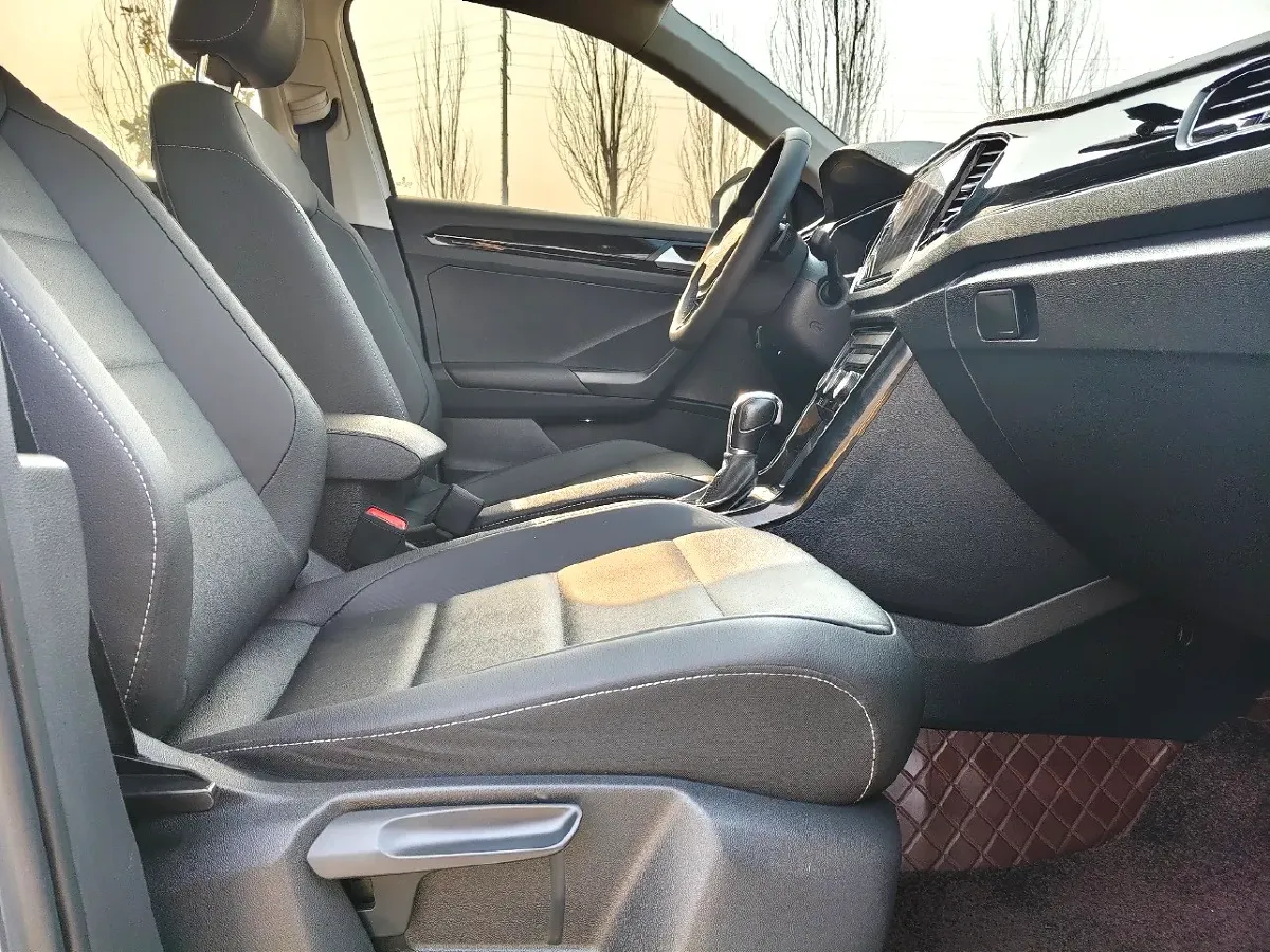 2022 Volkswagen T-Roc 1.4T 150HP L4 7DCT,autocango,china used car exporter,china ev exporter,chinese used car exporter,chinese used ev exporter