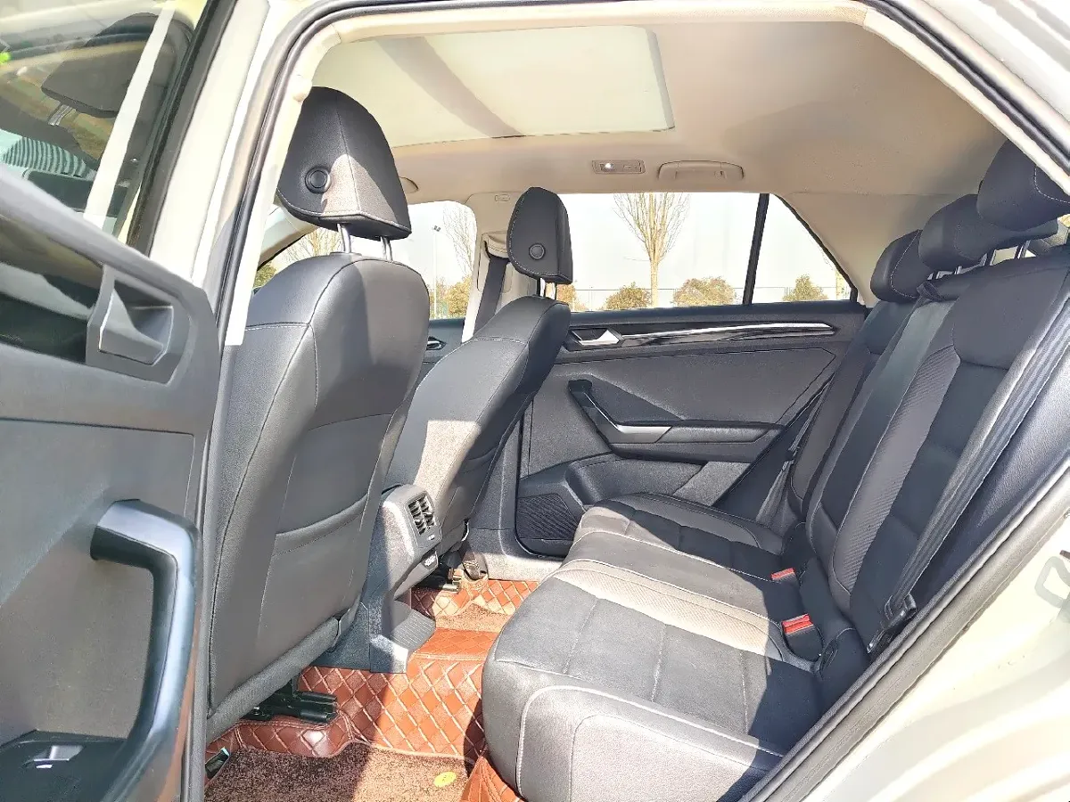 2022 Volkswagen T-Roc 1.4T 150HP L4 7DCT,autocango,china used car exporter,china ev exporter,chinese used car exporter,chinese used ev exporter