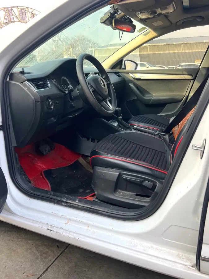 2019 Skoda Octavia 1.5L 116HP L4 6AT,autocango,china used car exporter,china ev exporter,chinese used car exporter,chinese used ev exporter