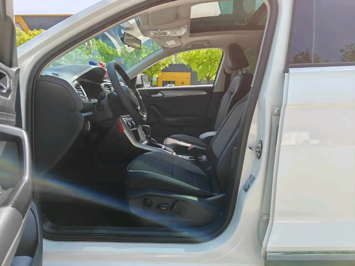 2020 Volkswagen T-Roc 1.4T 131HP L4 7DCT,autocango,china used car exporter,china ev exporter,chinese used car exporter,chinese used ev exporter