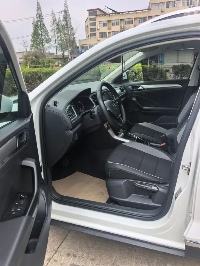 2019 Volkswagen T-Roc 1.4T 131HP L4 7DCT,autocango,china used car exporter,china ev exporter,chinese used car exporter,chinese used ev exporter