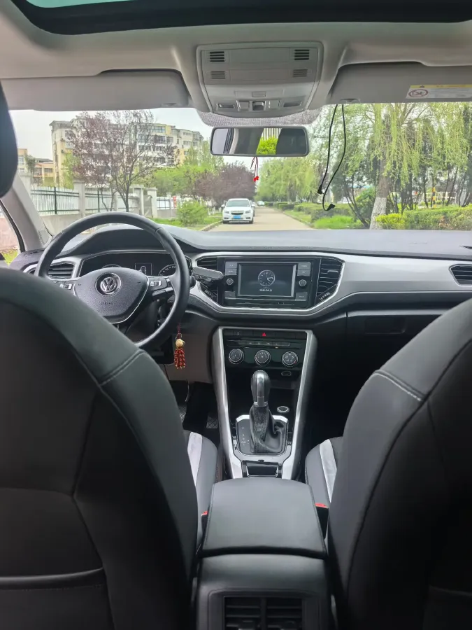 2019 Volkswagen T-Roc 1.4T 131HP L4 7DCT,autocango,china used car exporter,china ev exporter,chinese used car exporter,chinese used ev exporter