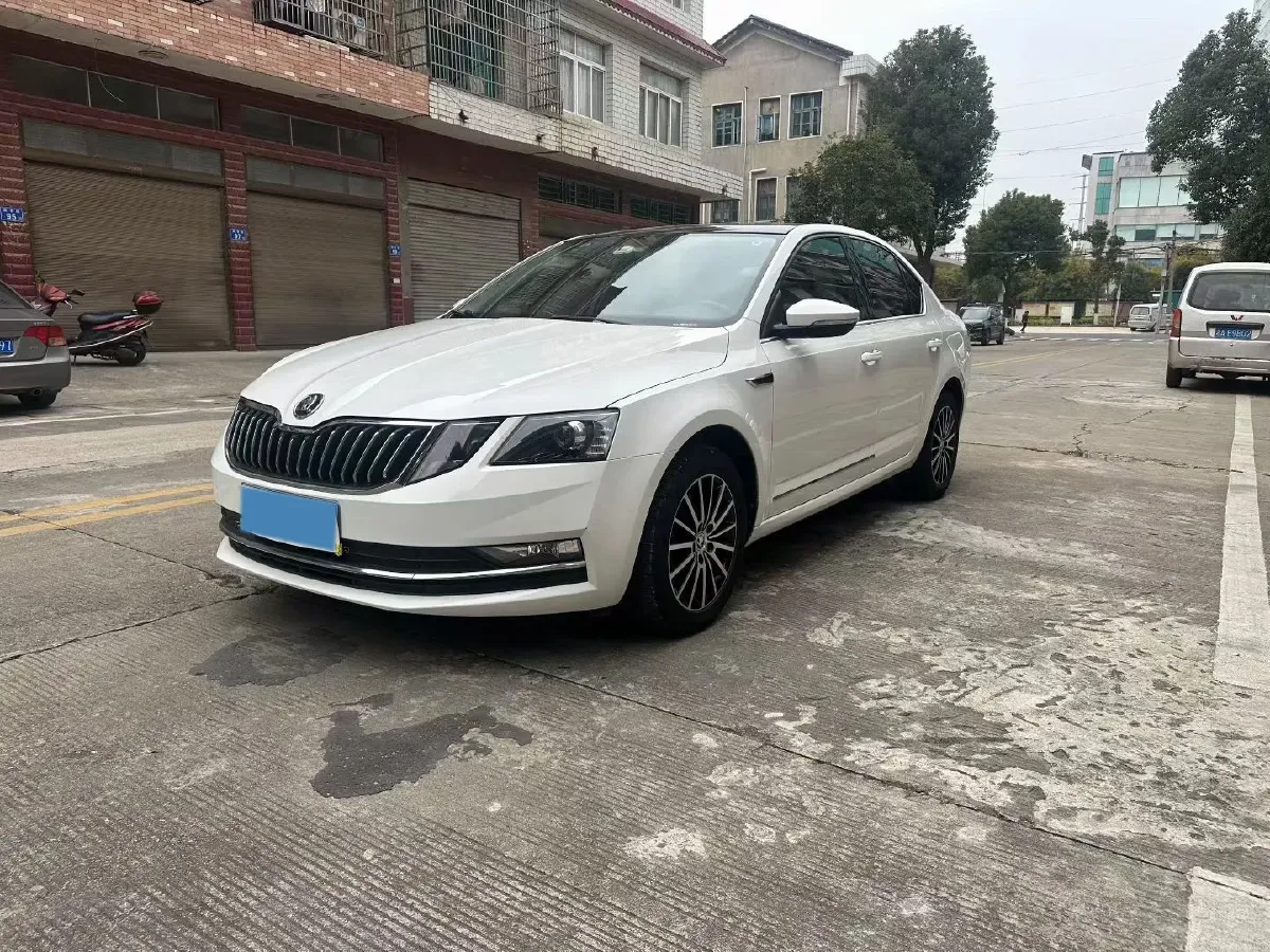 2020 Skoda Octavia 1.2T 116HP L4 7DCT,autocango,china used car exporter,china ev exporter,chinese used car exporter,chinese used ev exporter