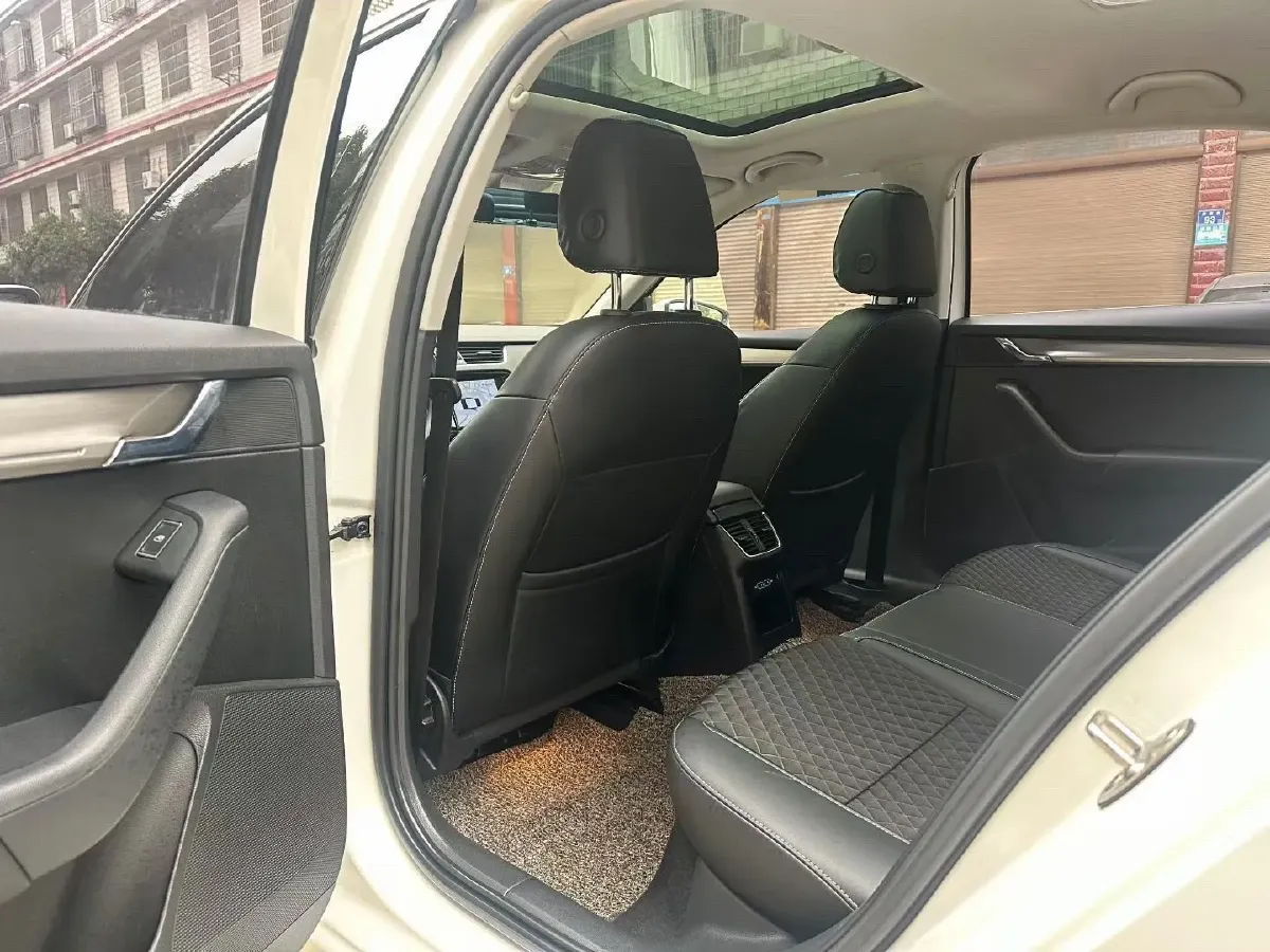 2020 Skoda Octavia 1.2T 116HP L4 7DCT,autocango,china used car exporter,china ev exporter,chinese used car exporter,chinese used ev exporter