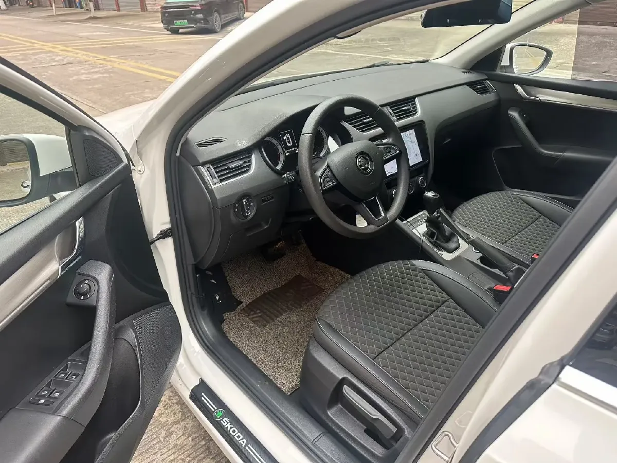 2020 Skoda Octavia 1.2T 116HP L4 7DCT,autocango,china used car exporter,china ev exporter,chinese used car exporter,chinese used ev exporter