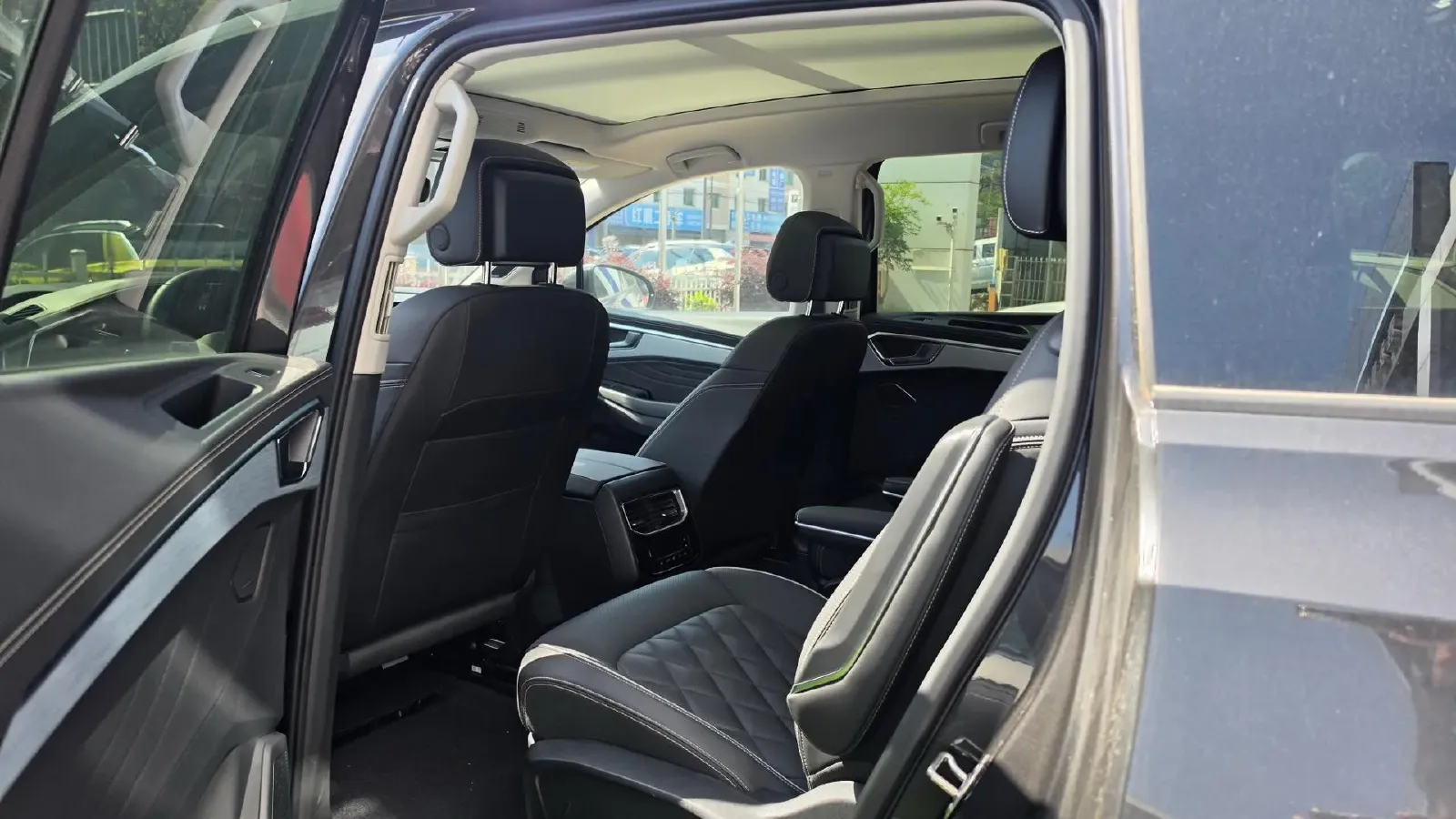 2024 Volkswagen Talagon 2.5T 299HP V6 7DCT,autocango,china used car exporter,china ev exporter,chinese used car exporter,chinese used ev exporter