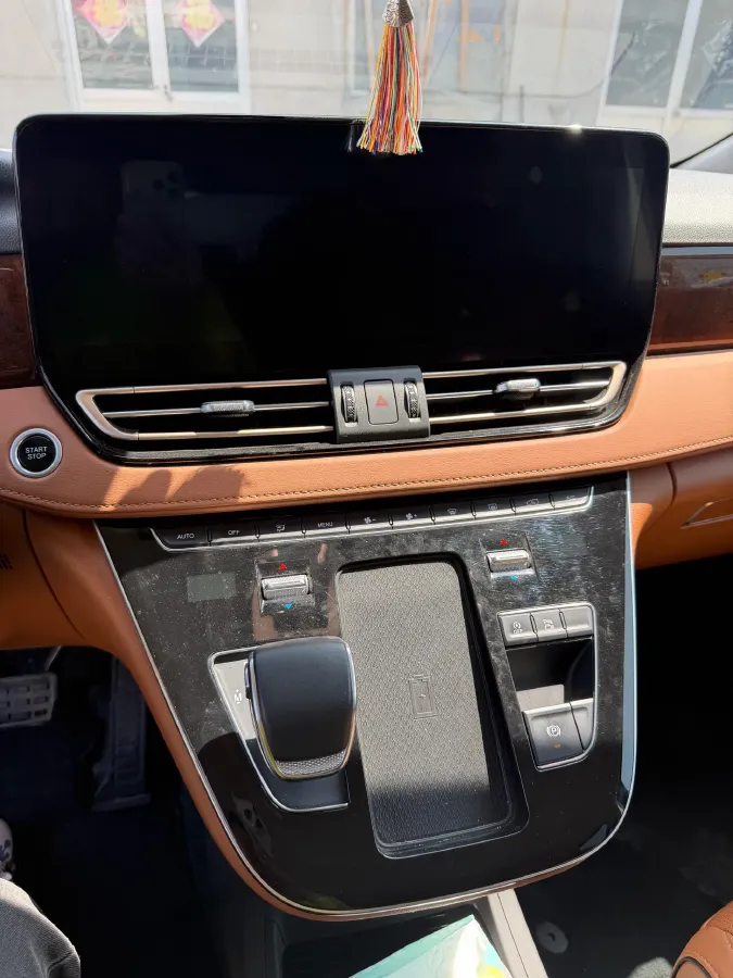 2023 HongQi HQ9 2.0T 252HP L4 8AT,autocango,china used car exporter,china ev exporter,chinese used car exporter,chinese used ev exporter