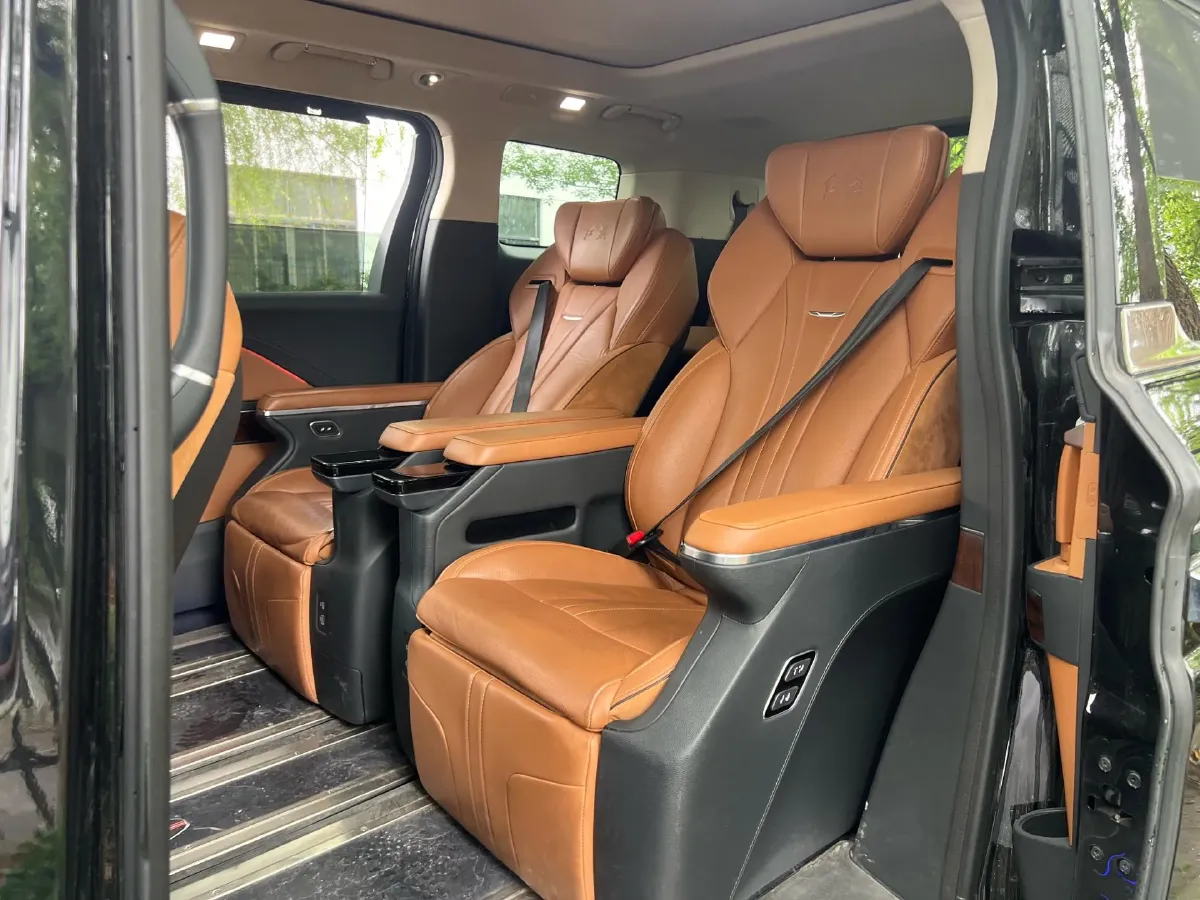 2023 HongQi HQ9 2.0T 252HP L4 8AT,autocango,china used car exporter,china ev exporter,chinese used car exporter,chinese used ev exporter