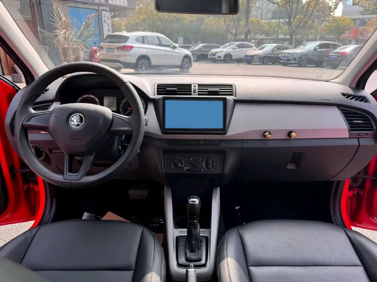 2017 Skoda Fabia 1.4L 90HP L4 6AT,autocango,china used car exporter,china ev exporter,chinese used car exporter,chinese used ev exporter