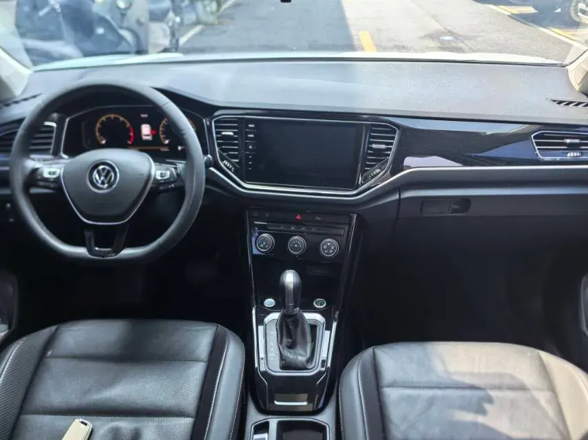 2022 Volkswagen T-Roc 1.4T 150HP L4 7DCT,autocango,china used car exporter,china ev exporter,chinese used car exporter,chinese used ev exporter