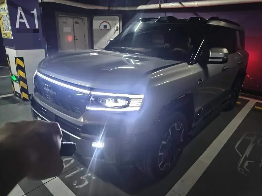 2025 FangChengBao Bao 8 2.0T 245HP L4 E-CVT PHEV 36.8KWH,autocango,china used car exporter,china ev exporter,chinese used car exporter,chinese used ev exporter