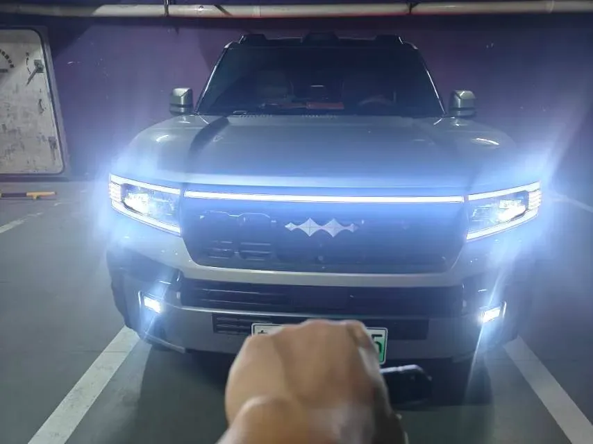 2025 FangChengBao Bao 8 2.0T 245HP L4 E-CVT PHEV 36.8KWH,autocango,china used car exporter,china ev exporter,chinese used car exporter,chinese used ev exporter