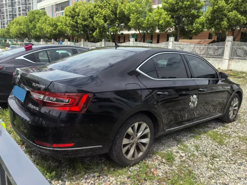 2018 Skoda Superb 1.8T 180HP L4 7DCT,autocango,china used car exporter,china ev exporter,chinese used car exporter,chinese used ev exporter