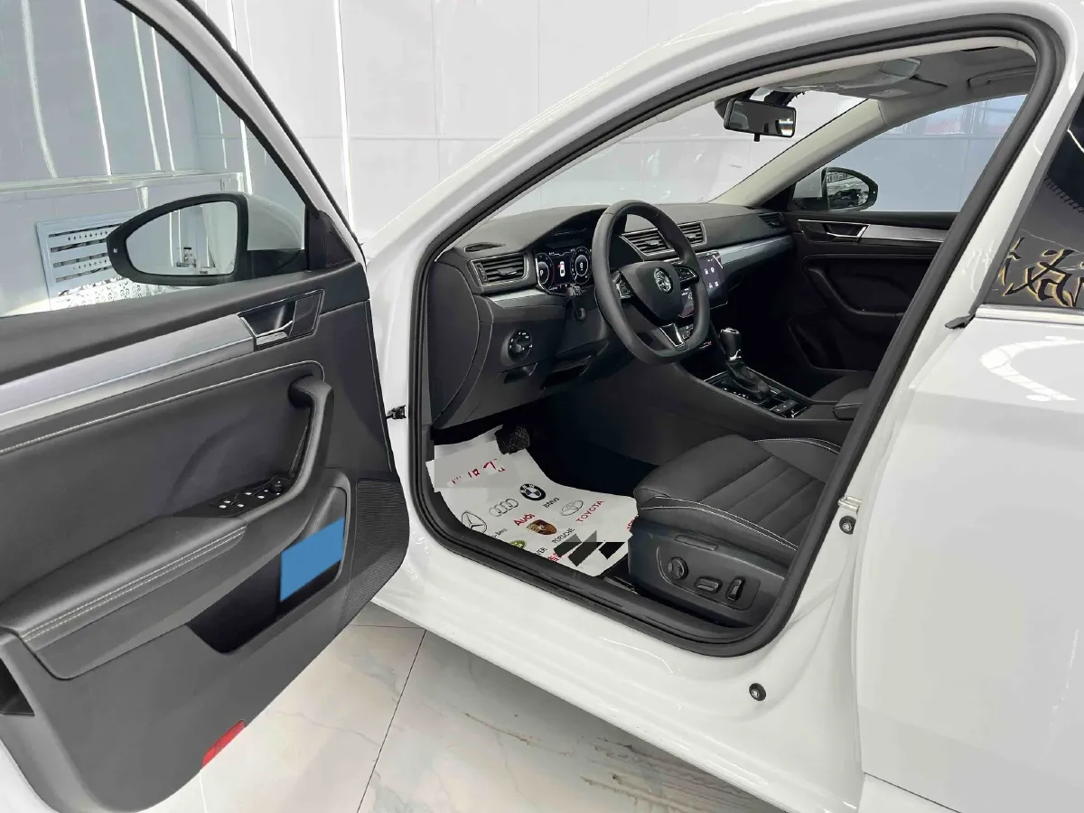 2022 Skoda Superb 1.4T 150HP L4 7DCT,autocango,china used car exporter,china ev exporter,chinese used car exporter,chinese used ev exporter