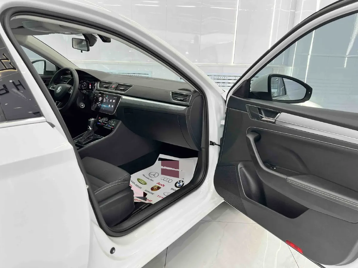 2022 Skoda Superb 1.4T 150HP L4 7DCT,autocango,china used car exporter,china ev exporter,chinese used car exporter,chinese used ev exporter