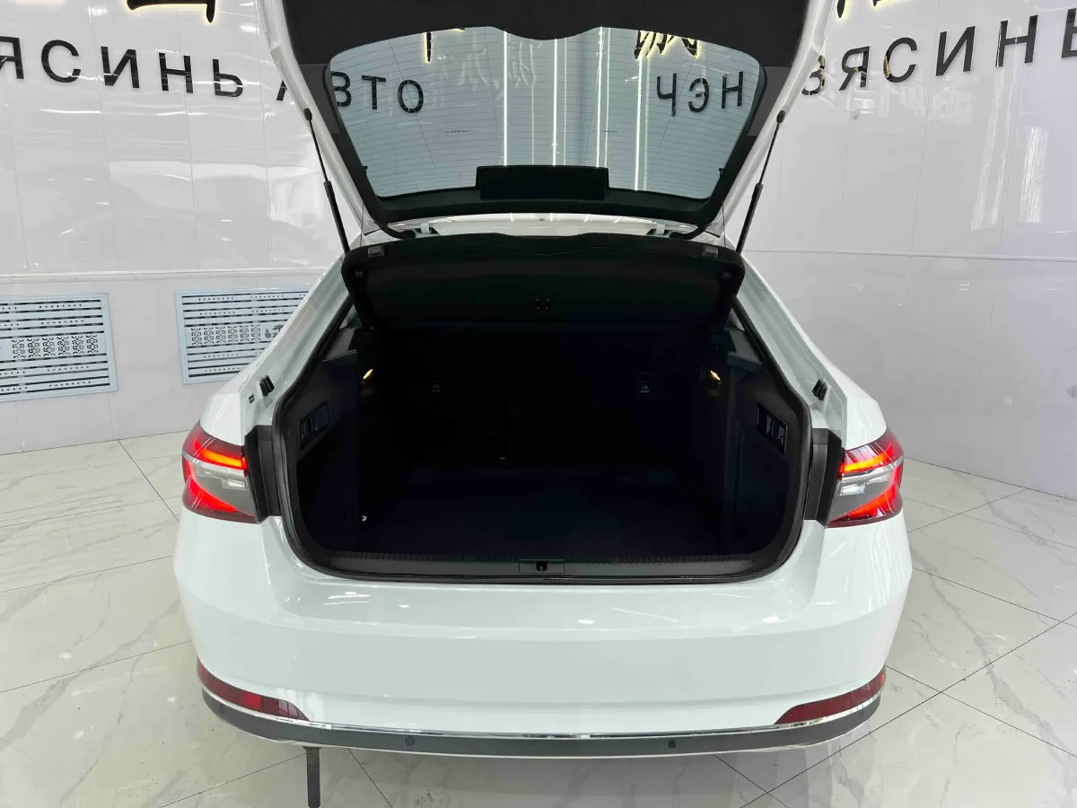 2022 Skoda Superb 1.4T 150HP L4 7DCT,autocango,china used car exporter,china ev exporter,chinese used car exporter,chinese used ev exporter