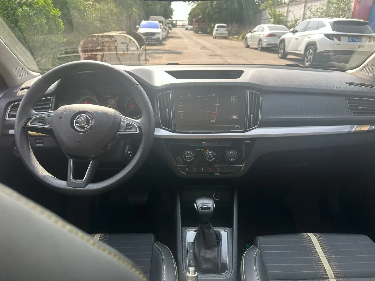 2020 Skoda Kamiq 1.2T 116HP L4 7DCT,autocango,china used car exporter,china ev exporter,chinese used car exporter,chinese used ev exporter