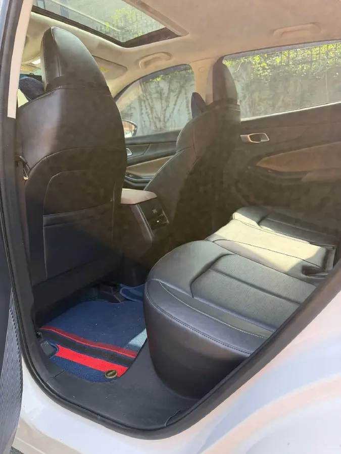 2022 ChangAn UNI-V 1.5T 188HP L4 7DCT,autocango,china used car exporter,china ev exporter,chinese used car exporter,chinese used ev exporter